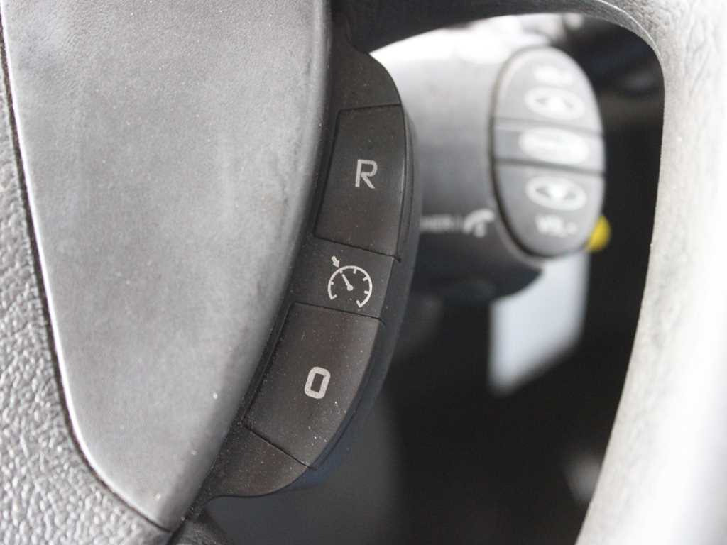 Box truck Renault MIDLUM 220, HYDRAULIC FRONT, EURO 5