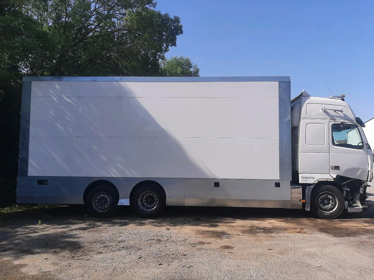 Box truck VOLVO FH 480 PORTEUR