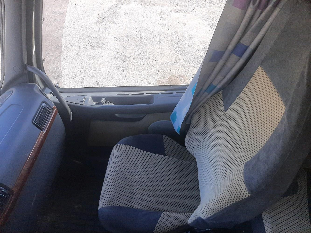 Box truck VOLVO FH 480 PORTEUR