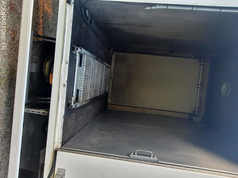 Truck CAMION PORTEUR RENAULT ATELIER ET BASE DE VIE