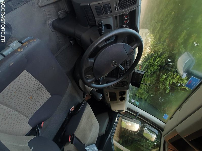 Truck CAMION PORTEUR RENAULT ATELIER ET BASE DE VIE