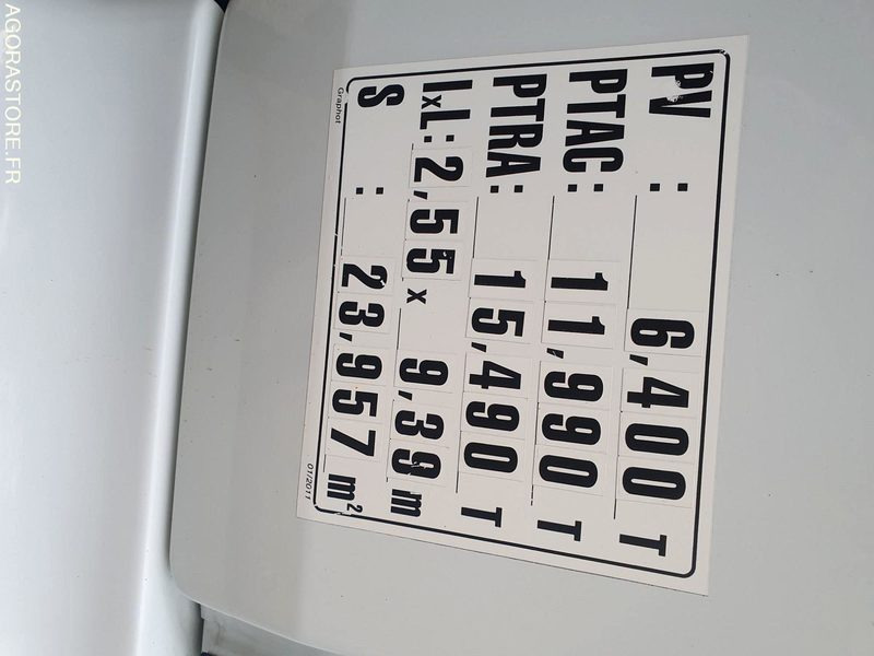 Truck CAMION PORTEUR RENAULT ATELIER ET BASE DE VIE