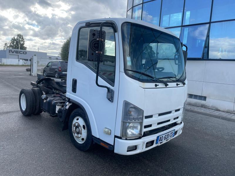 Cab chassis truck Isuzu