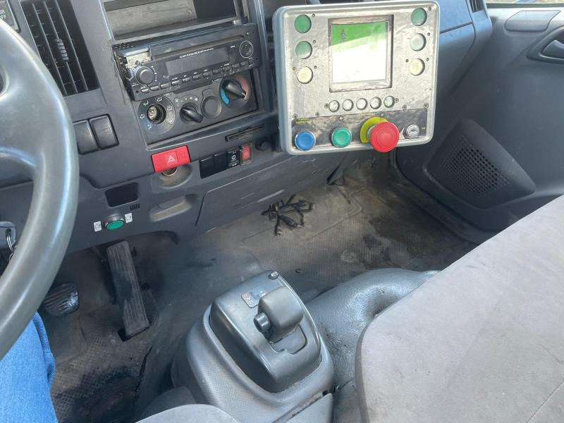 Cab chassis truck Isuzu