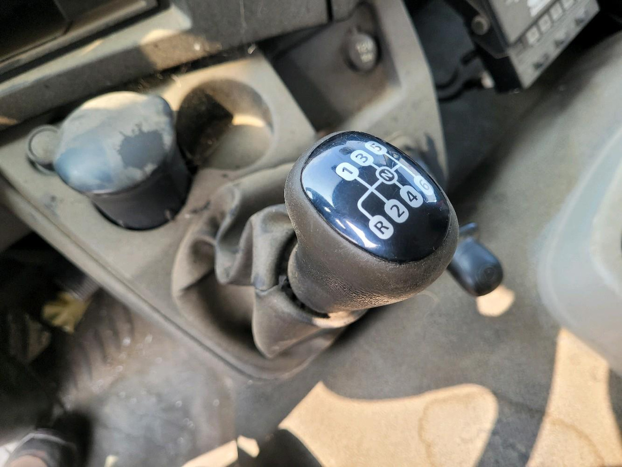 Cab chassis truck RENAULT D12