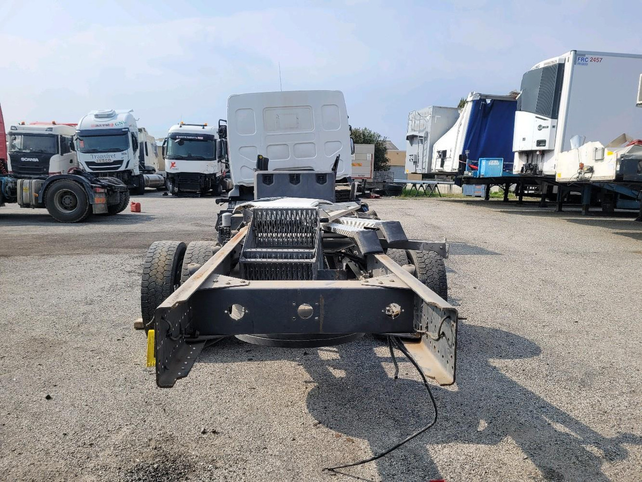 Cab chassis truck RENAULT D12