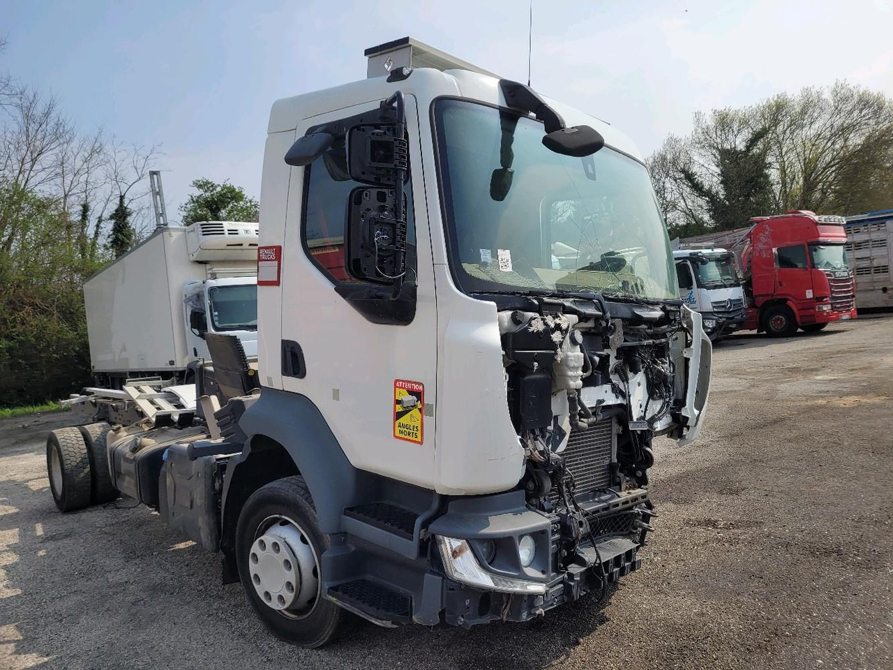 Cab chassis truck RENAULT D12