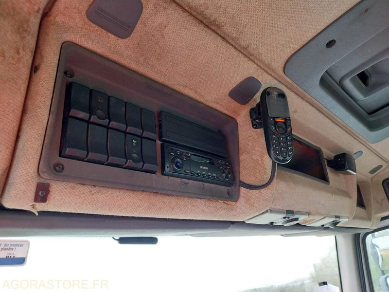 Cab chassis truck RENAULT PREMIUM 370-19 / 2007 / 371820 km