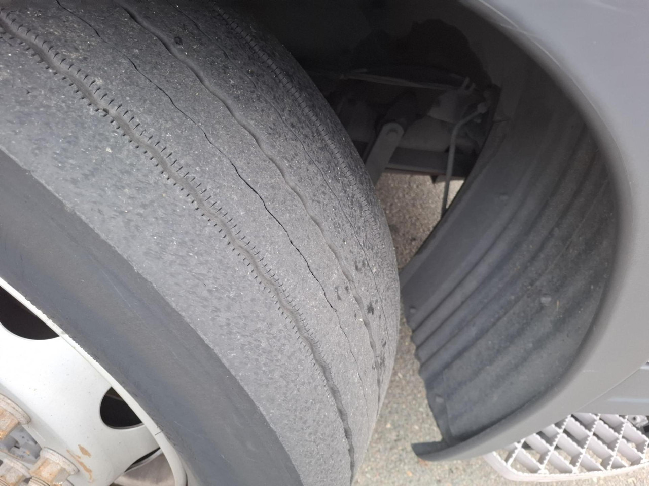 Cab chassis truck SCANIA SCANIA P250 Fourgon Hayon