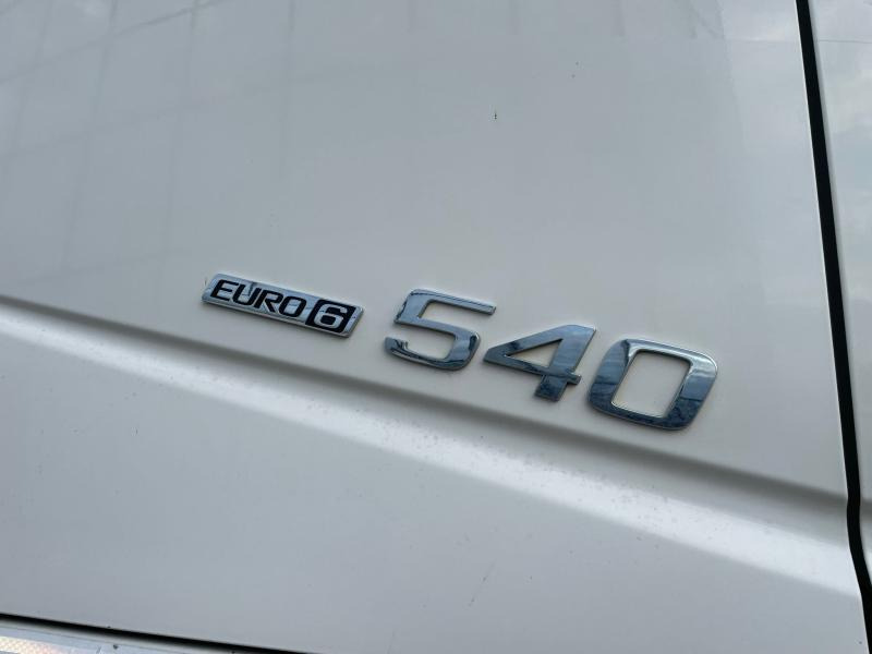 Cab chassis truck Volvo 540