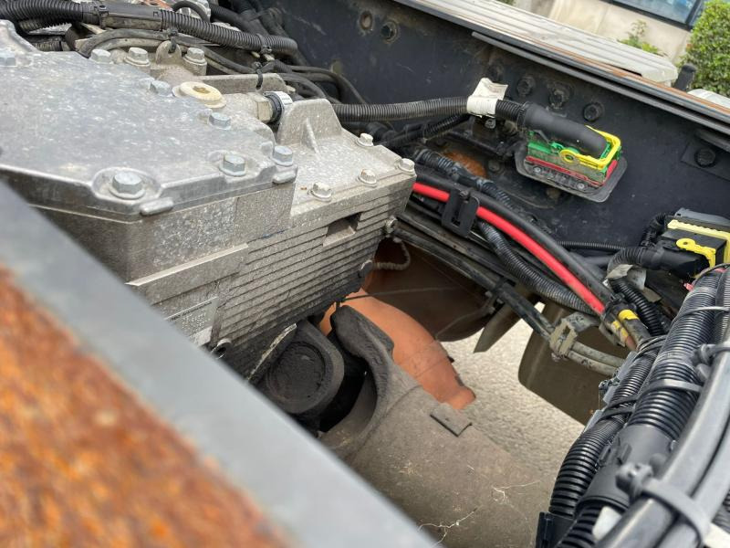 Cab chassis truck Volvo 540