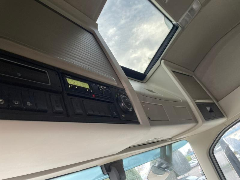 Cab chassis truck Volvo 540