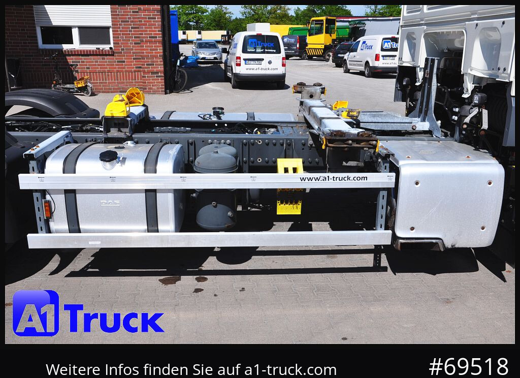 Container transporter/ Swap body truck DAF XF 480 FAR Intarder, Multiwechsler 2x AHK