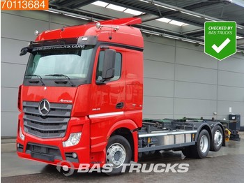 Container transporter/ swap body truck Mercedes-Benz Actros 2543 L 6X2 Retarder Liftachse Standklima Euro 6