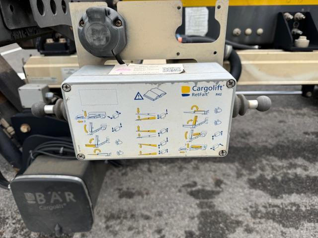 Container transporter/ Swap body truck Renault 460 Gamme T