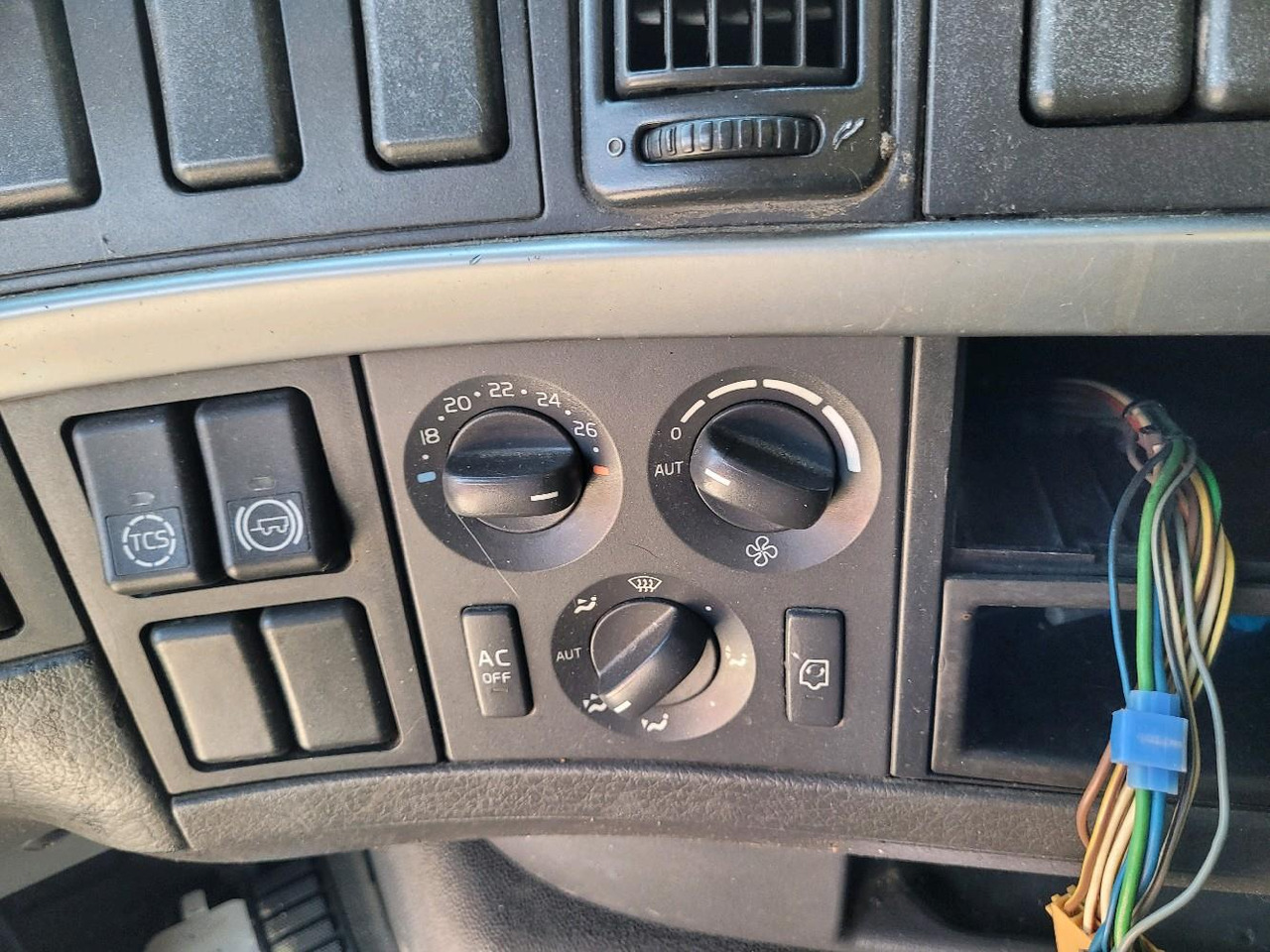 Container transporter/ Swap body truck VOLVO FH12 420 GLOBETROTTER