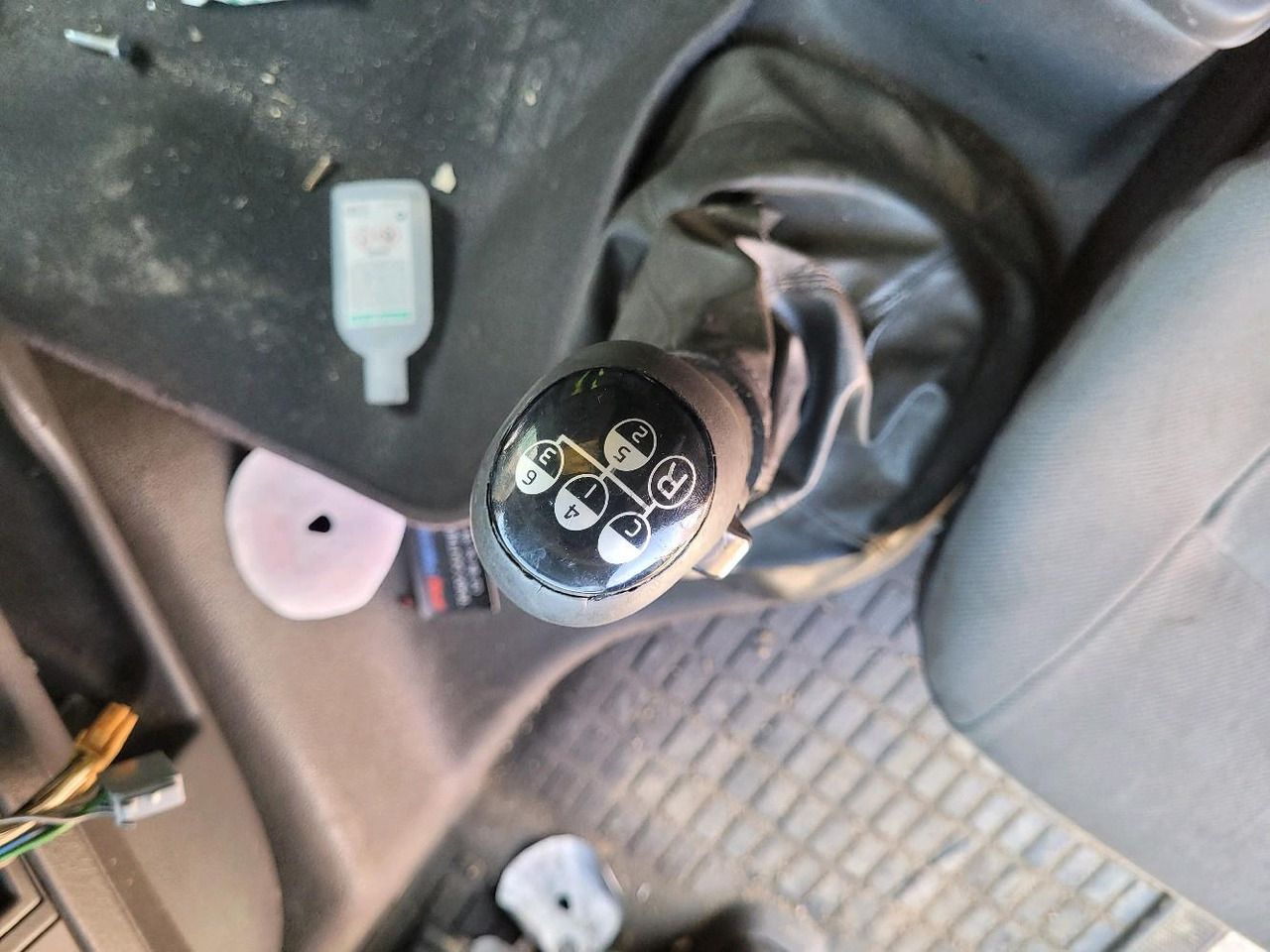 Container transporter/ Swap body truck VOLVO FH12 420 GLOBETROTTER