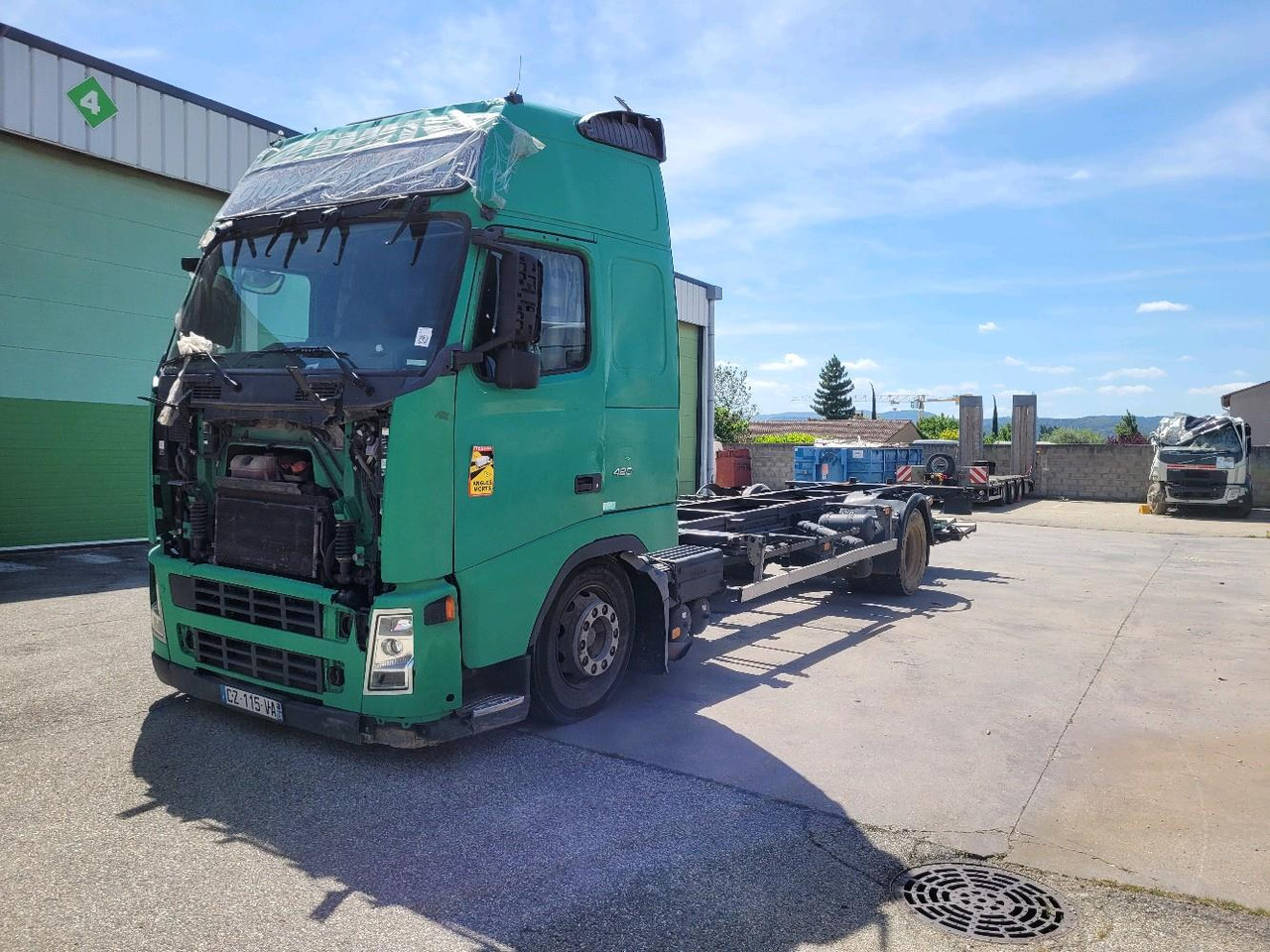Container transporter/ Swap body truck VOLVO FH12 420 GLOBETROTTER