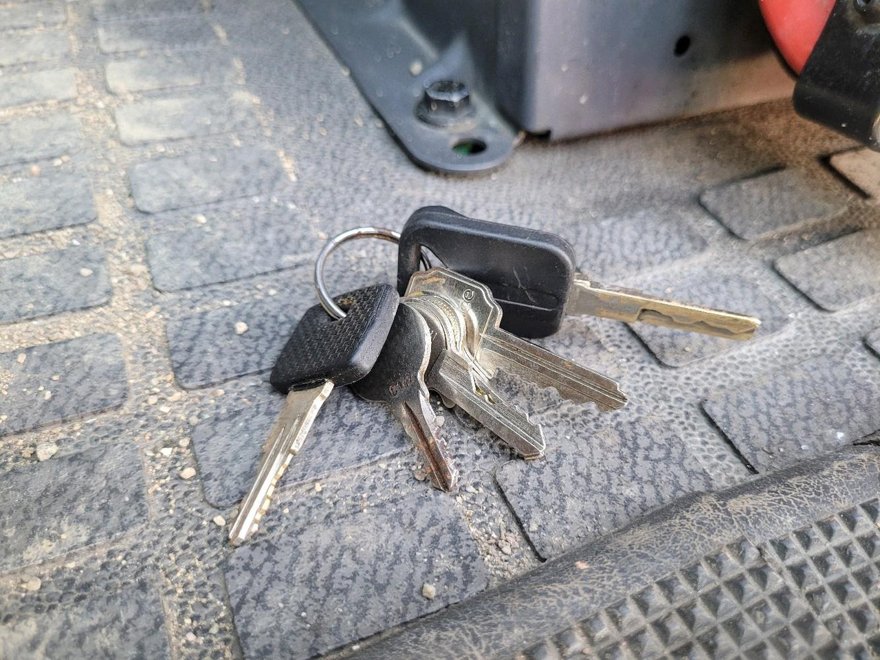 Container transporter/ Swap body truck VOLVO FH12 420 GLOBETROTTER