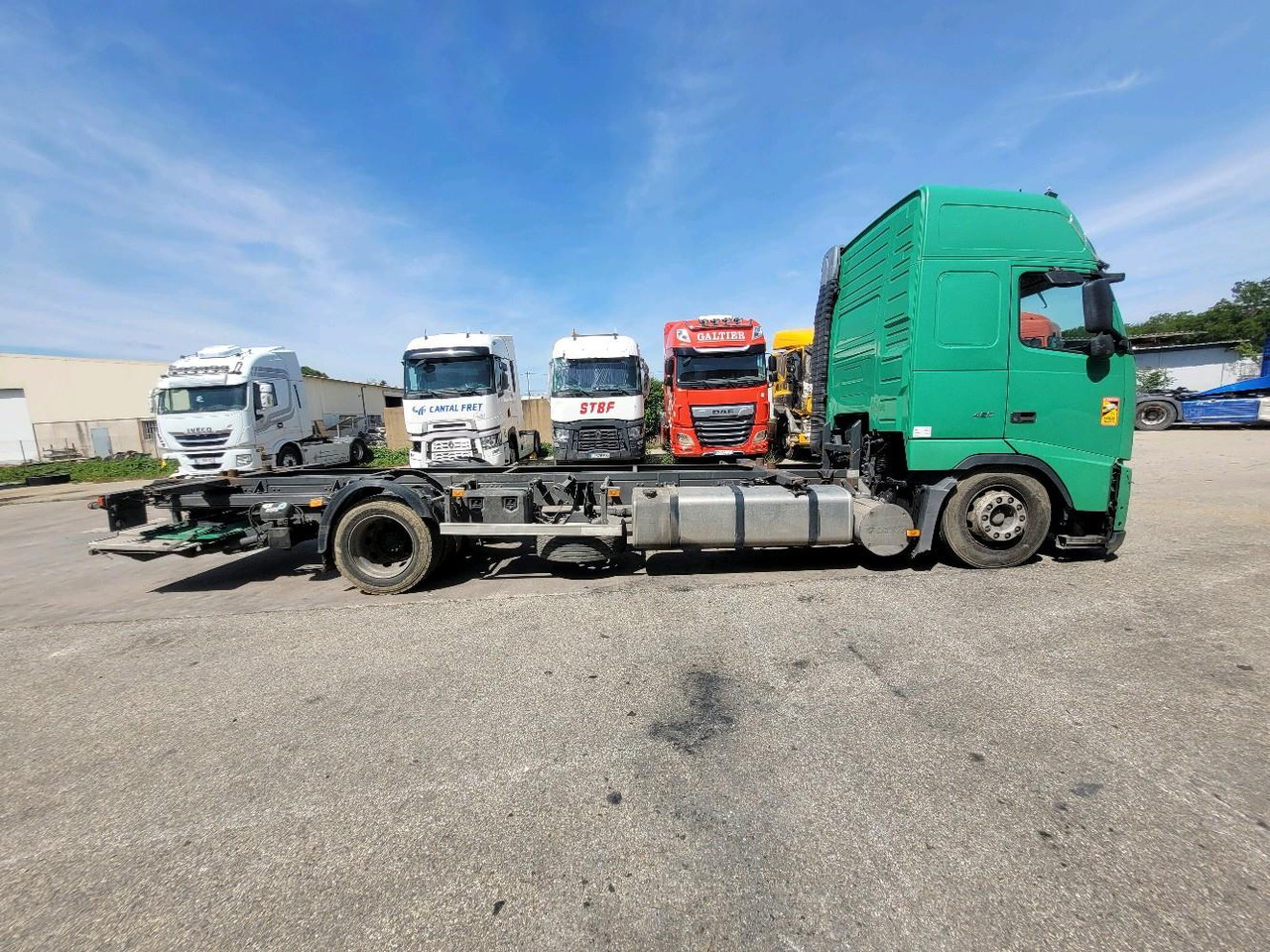 Container transporter/ Swap body truck VOLVO FH12 420 GLOBETROTTER