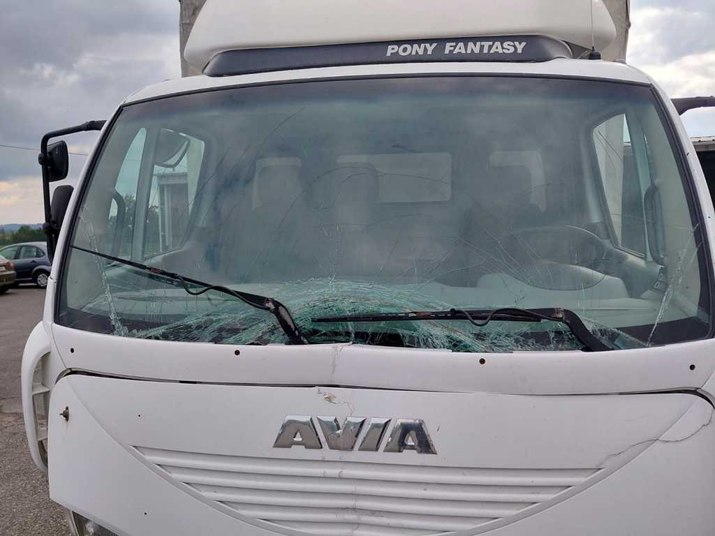 Curtainsider truck Avia D90, EURO 3, SIDES, HYDRAULIC FRONT