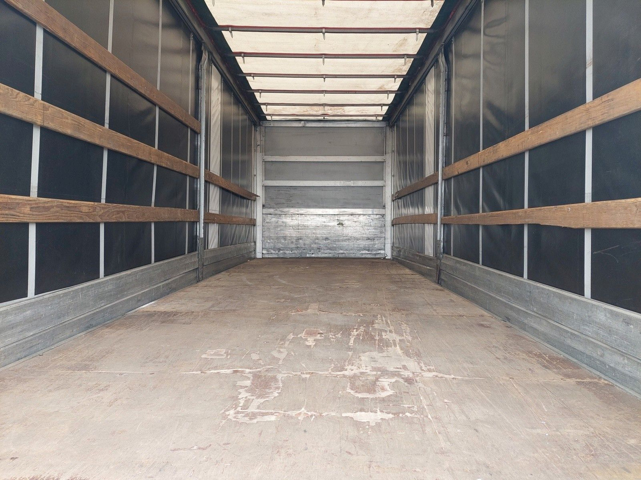Curtainsider truck DAF FA LF 45.220 G12 4x2