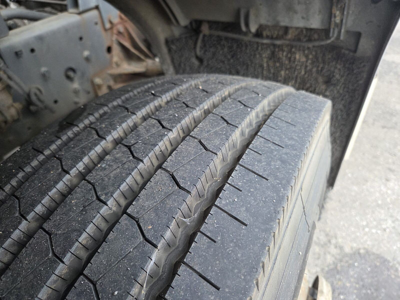 Curtainsider truck DAF LF55 250