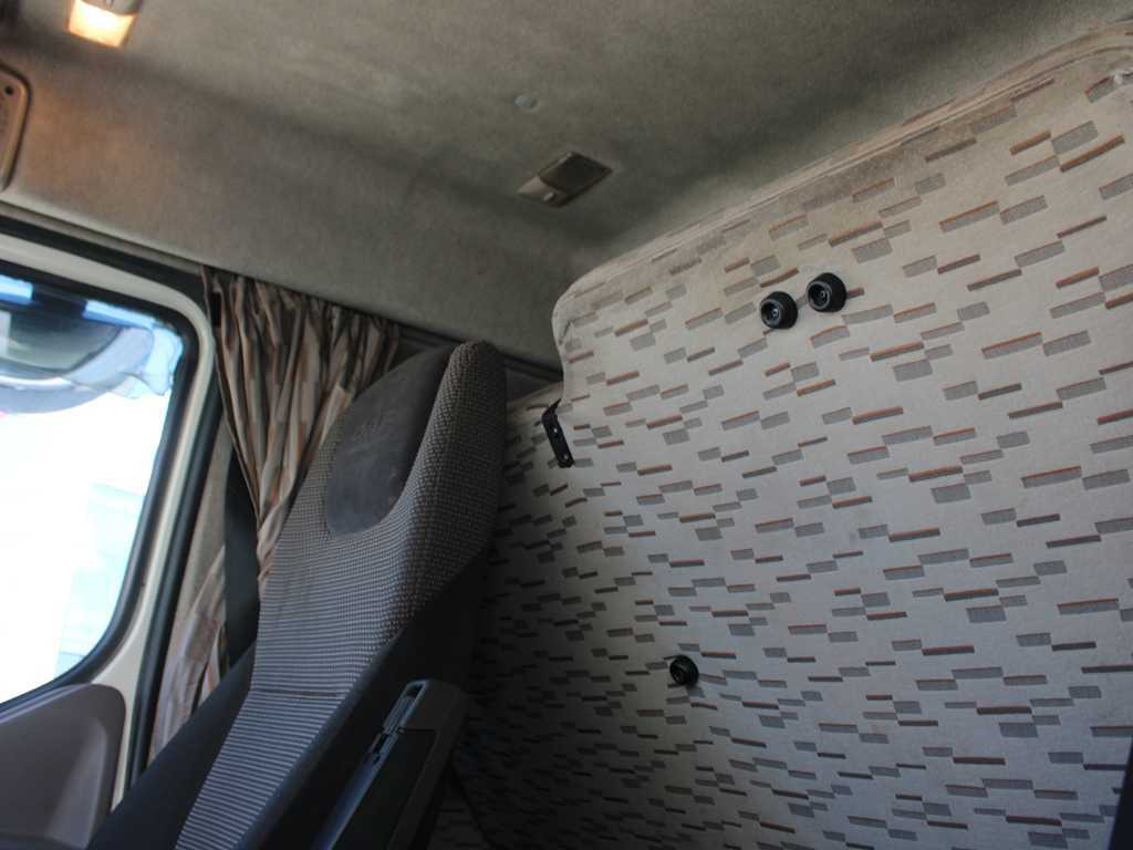Curtainsider truck DAF LF 250 FA, EURO 6