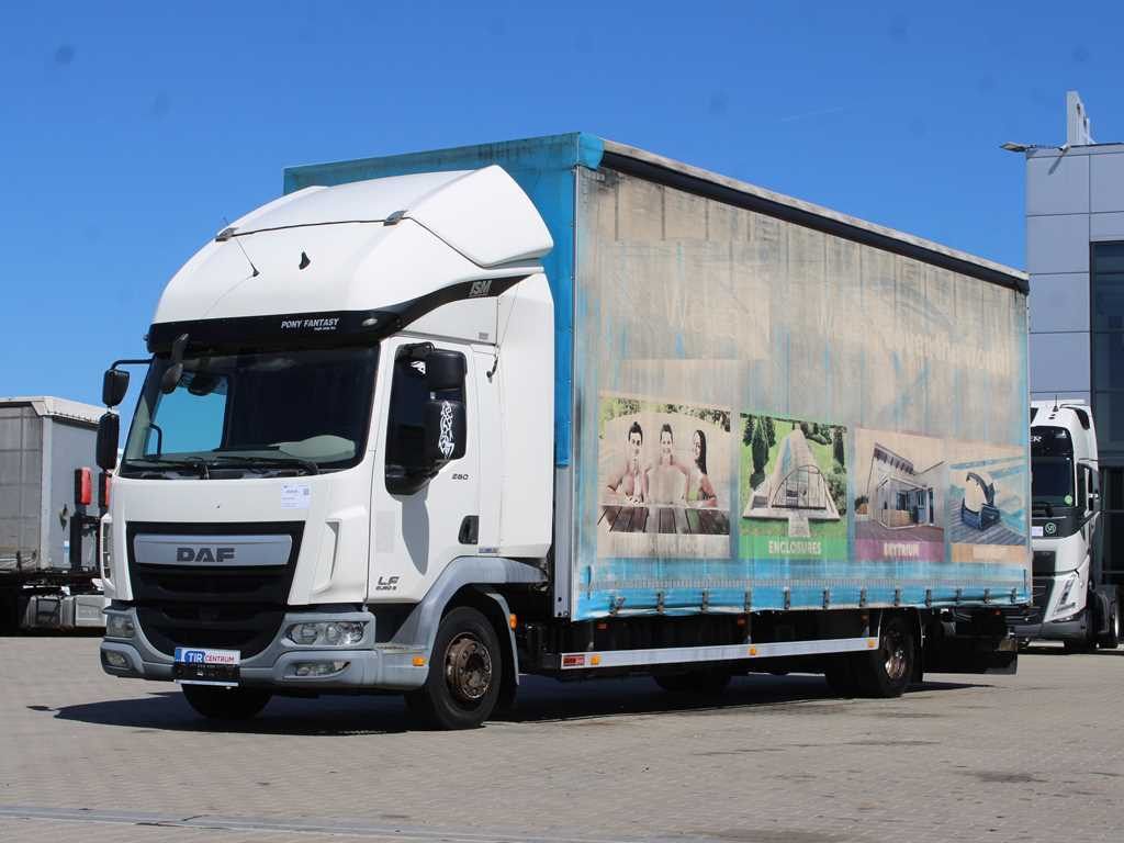 Curtainsider truck DAF LF 260, EURO 6