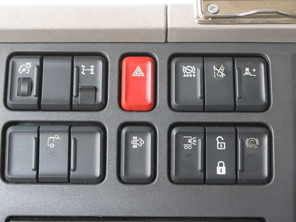 Curtainsider truck DAF LF 290 FA, EURO 6, SLEEPING BODY