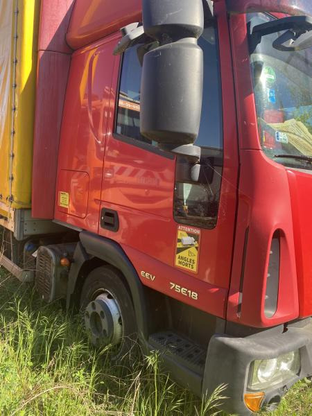 Curtainsider truck Iveco