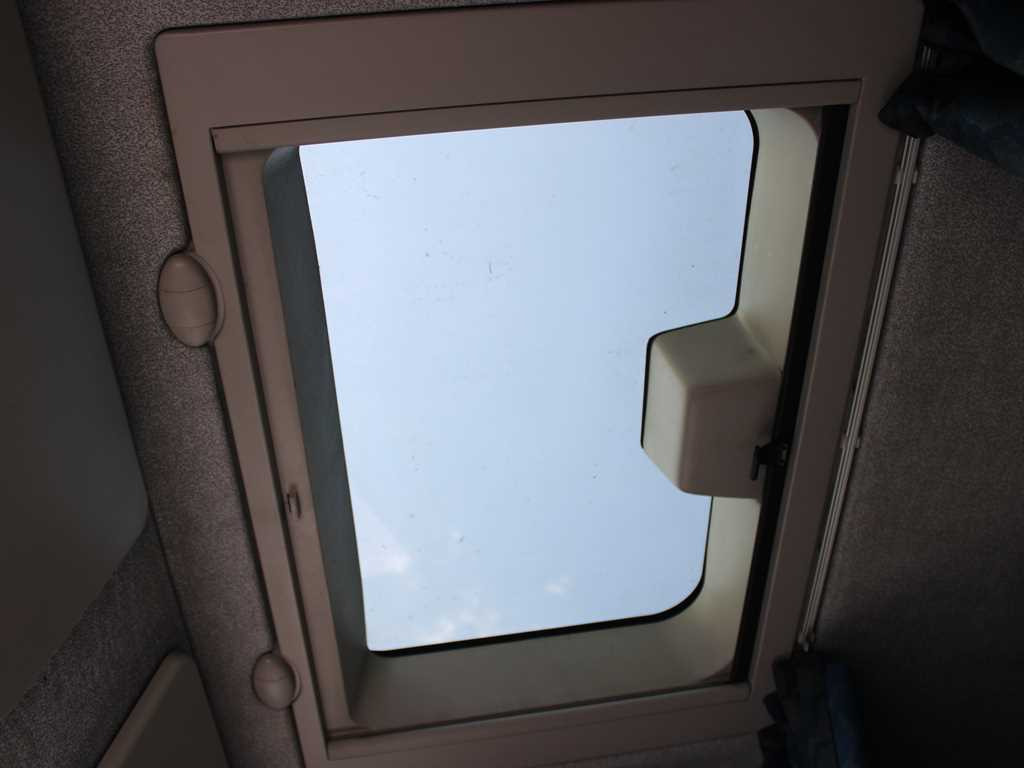 Curtainsider truck Iveco EUROCARGO 120E22