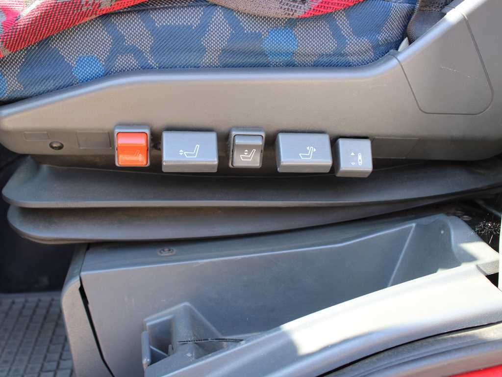 Curtainsider truck Iveco EUROCARGO 120E22