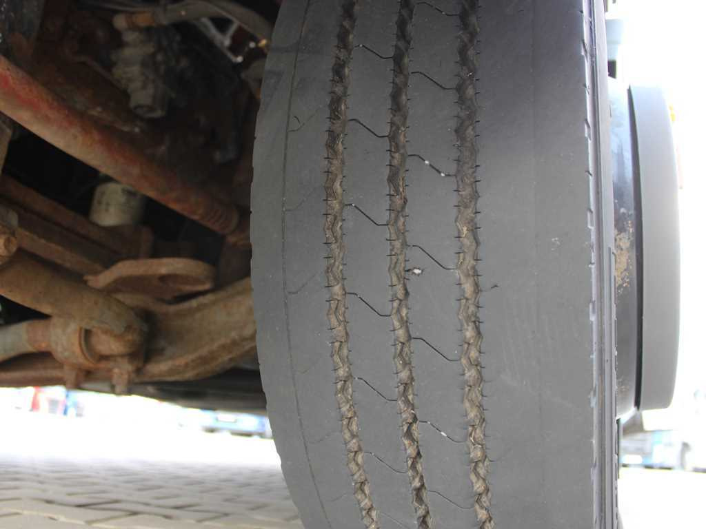 Curtainsider truck Iveco EUROCARGO 120E22