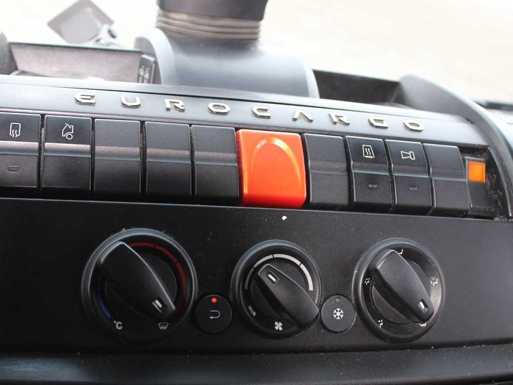 Curtainsider truck Iveco EUROCARGO 120E25, EURO 6