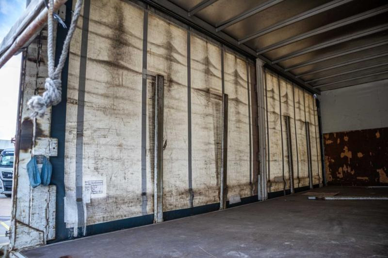 Curtainsider truck Iveco EUROCARGO 160E25