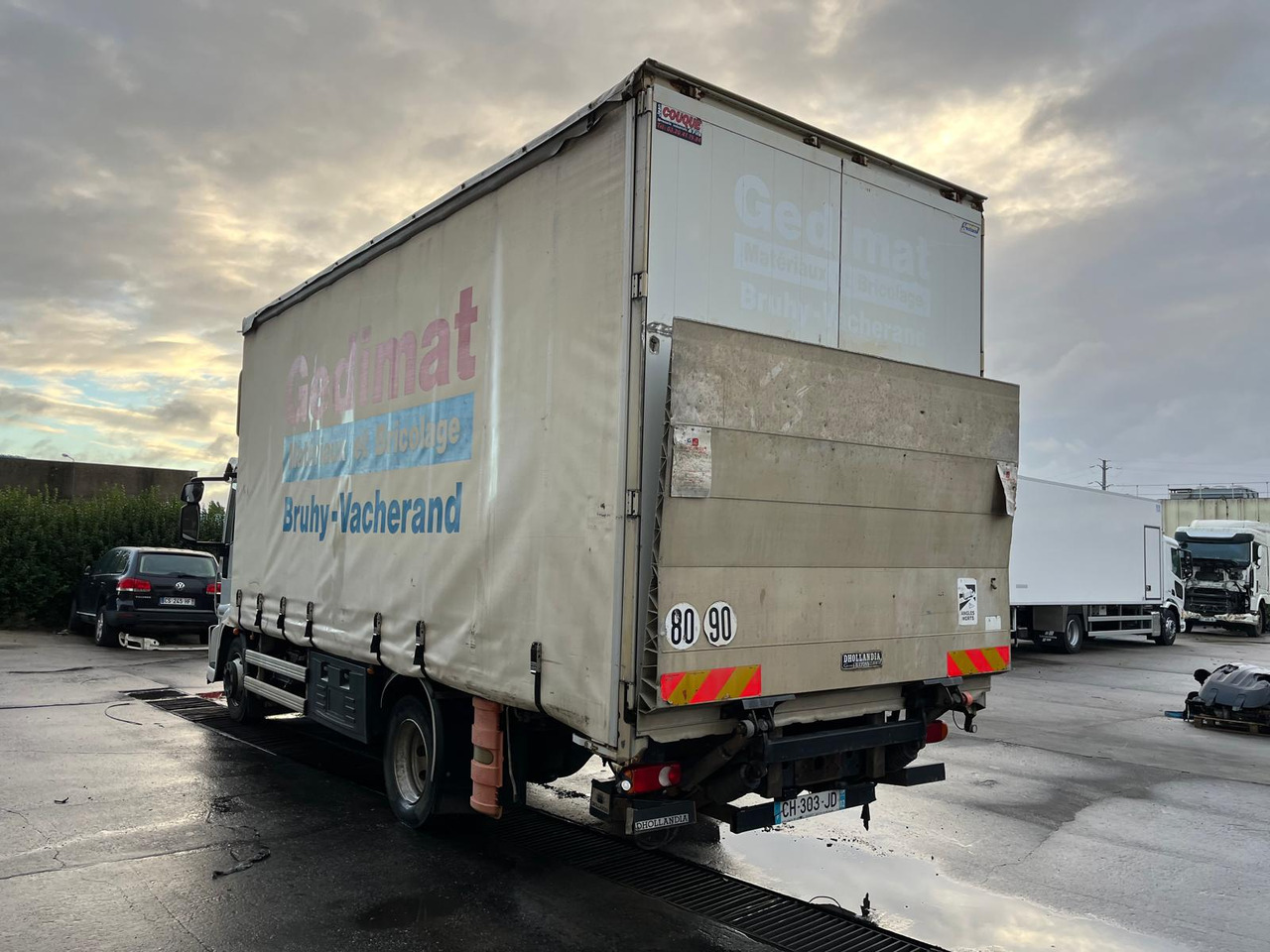 Curtainsider truck Iveco Eurocargo 120 E 22