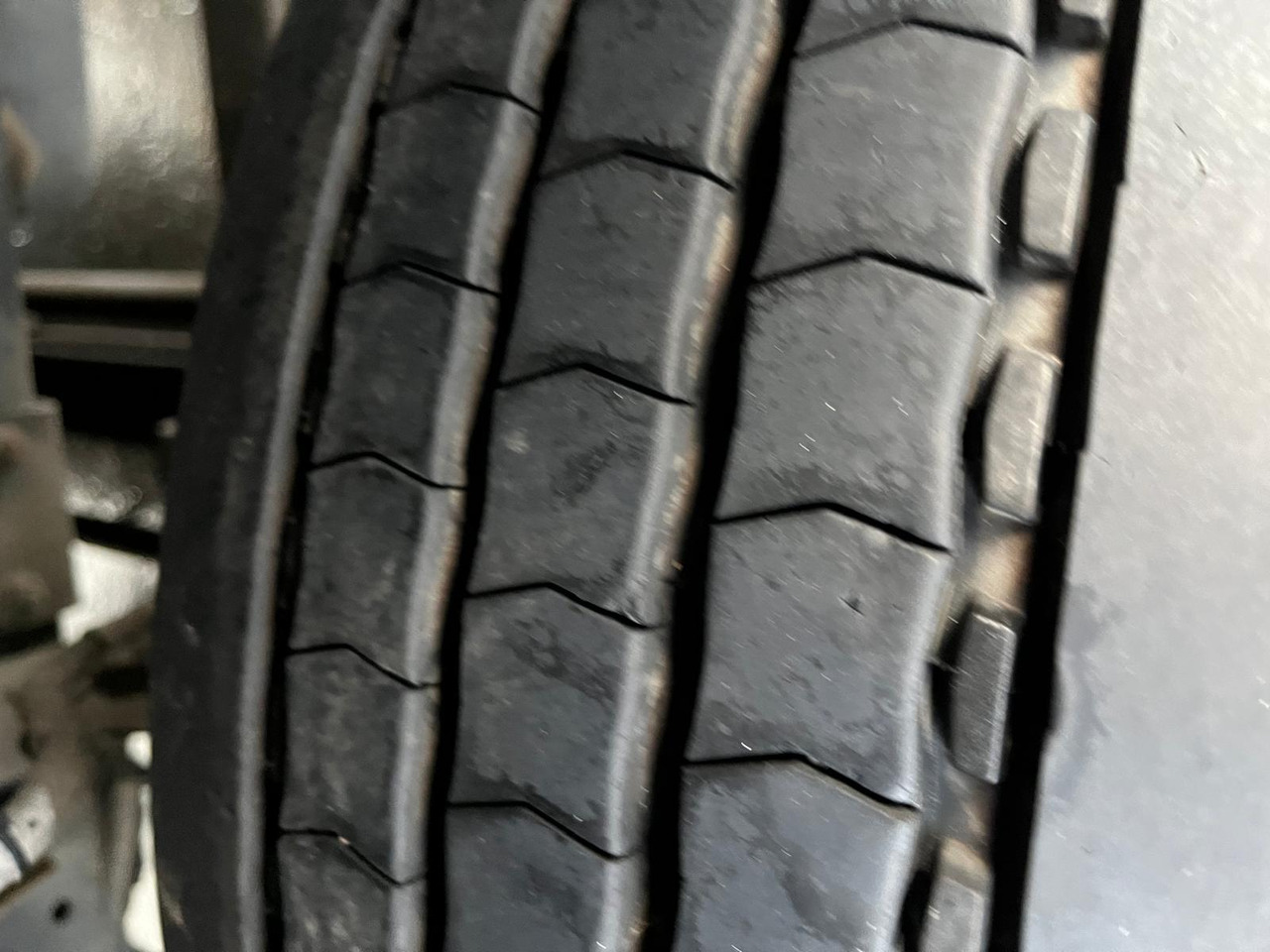 Curtainsider truck Iveco Eurocargo 120 E 22