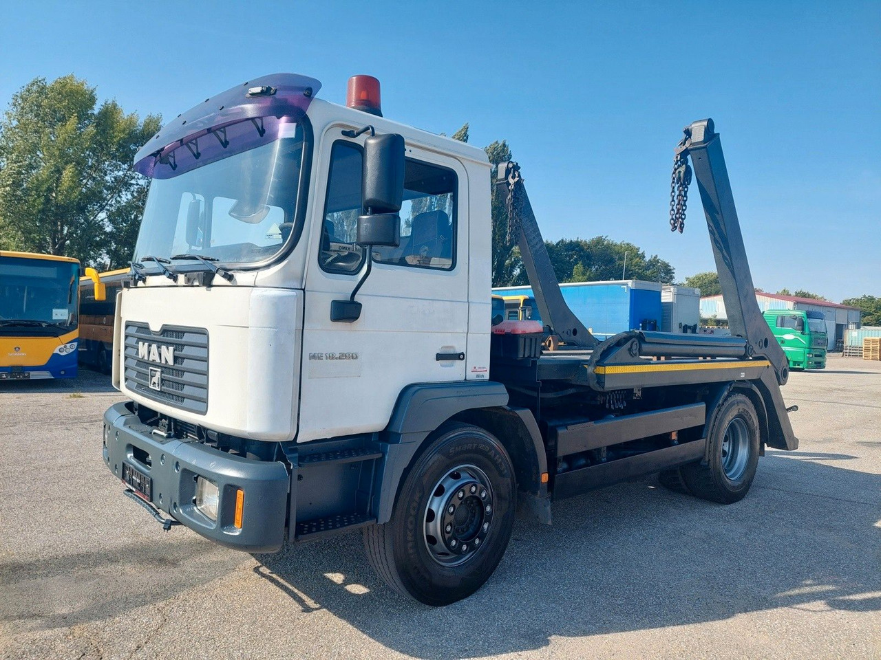 Curtainsider truck MAN ME 18.280 BB 4x2