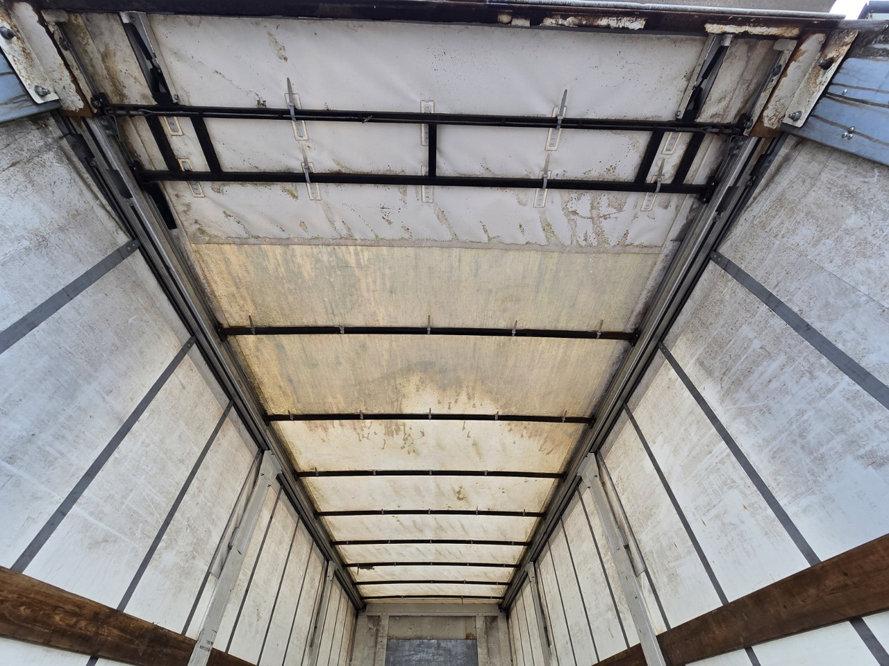 Curtainsider truck MAN TGL 12.250