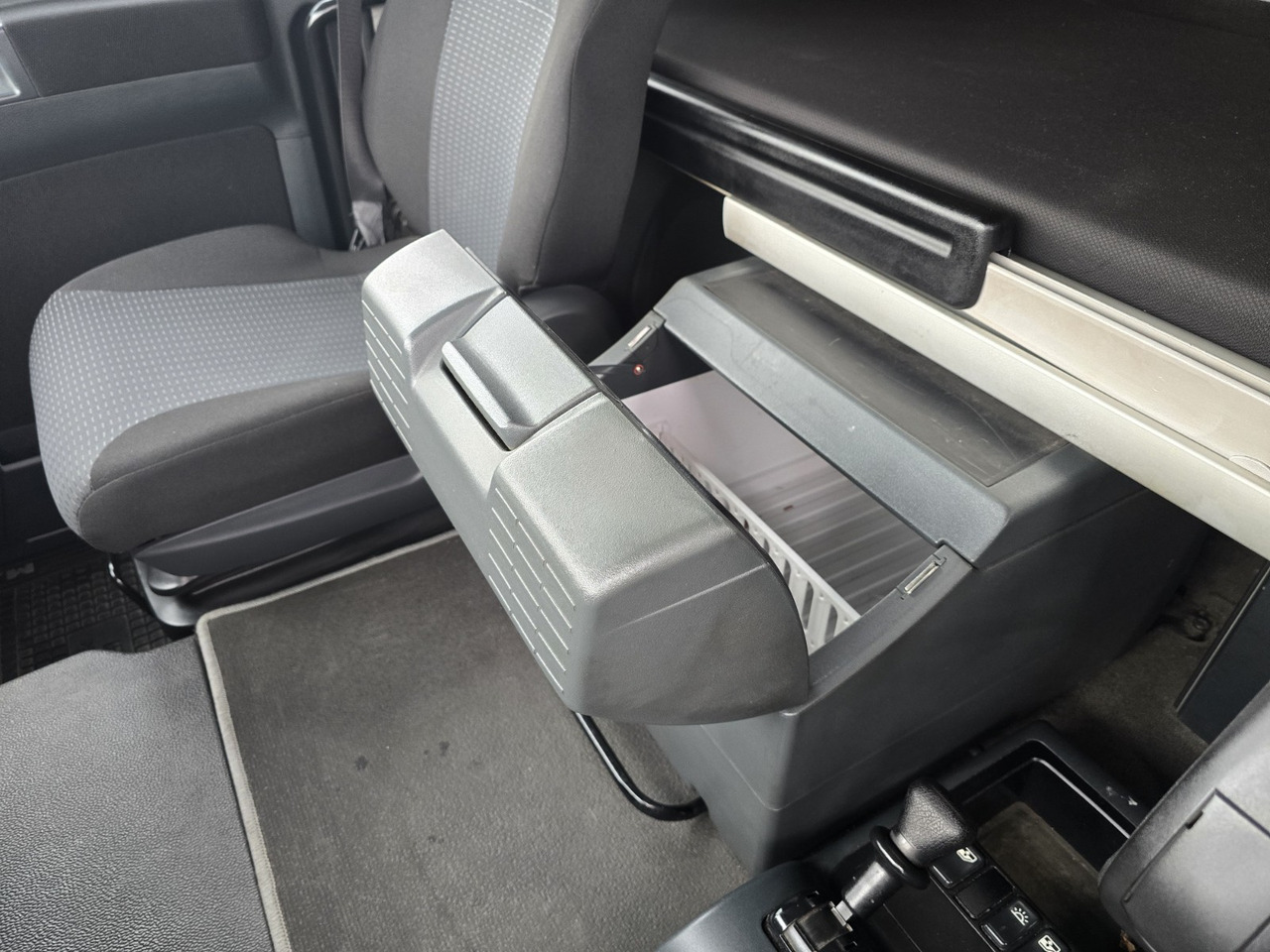 Curtainsider truck MAN TGL 12.250