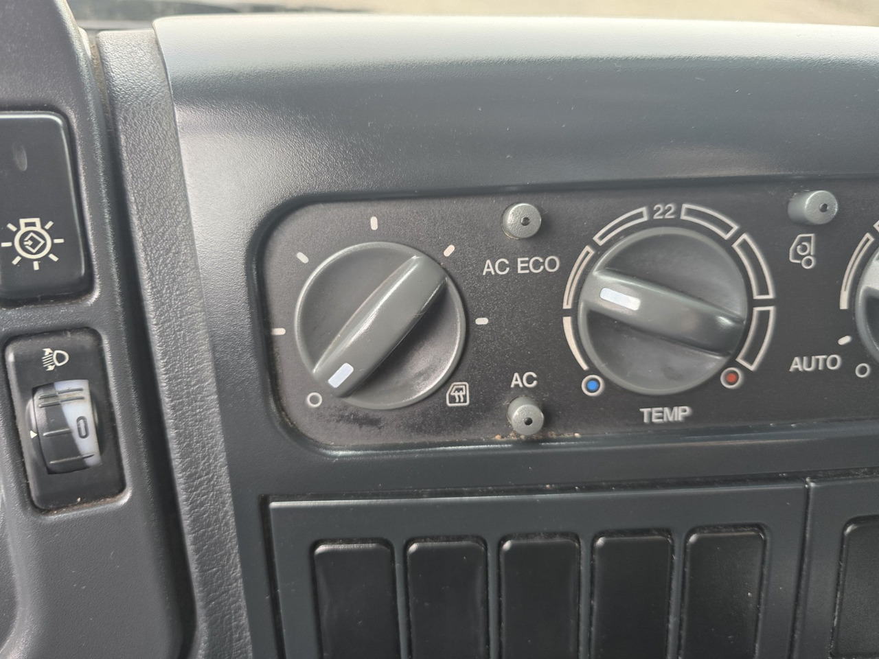 Curtainsider truck MAN TGL 12.250