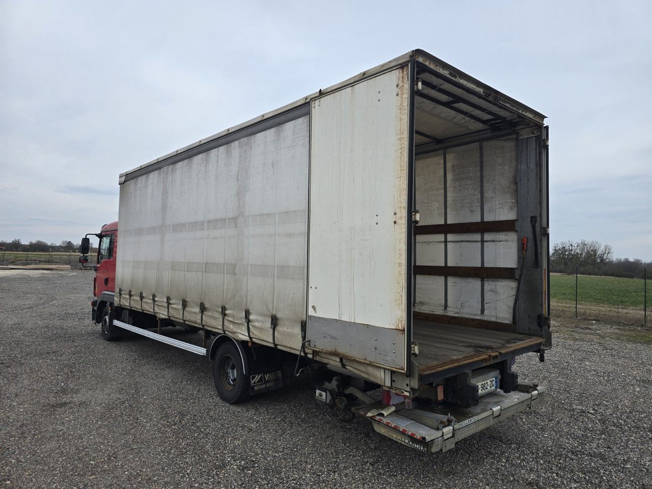 Curtainsider truck MAN TGL 12.250