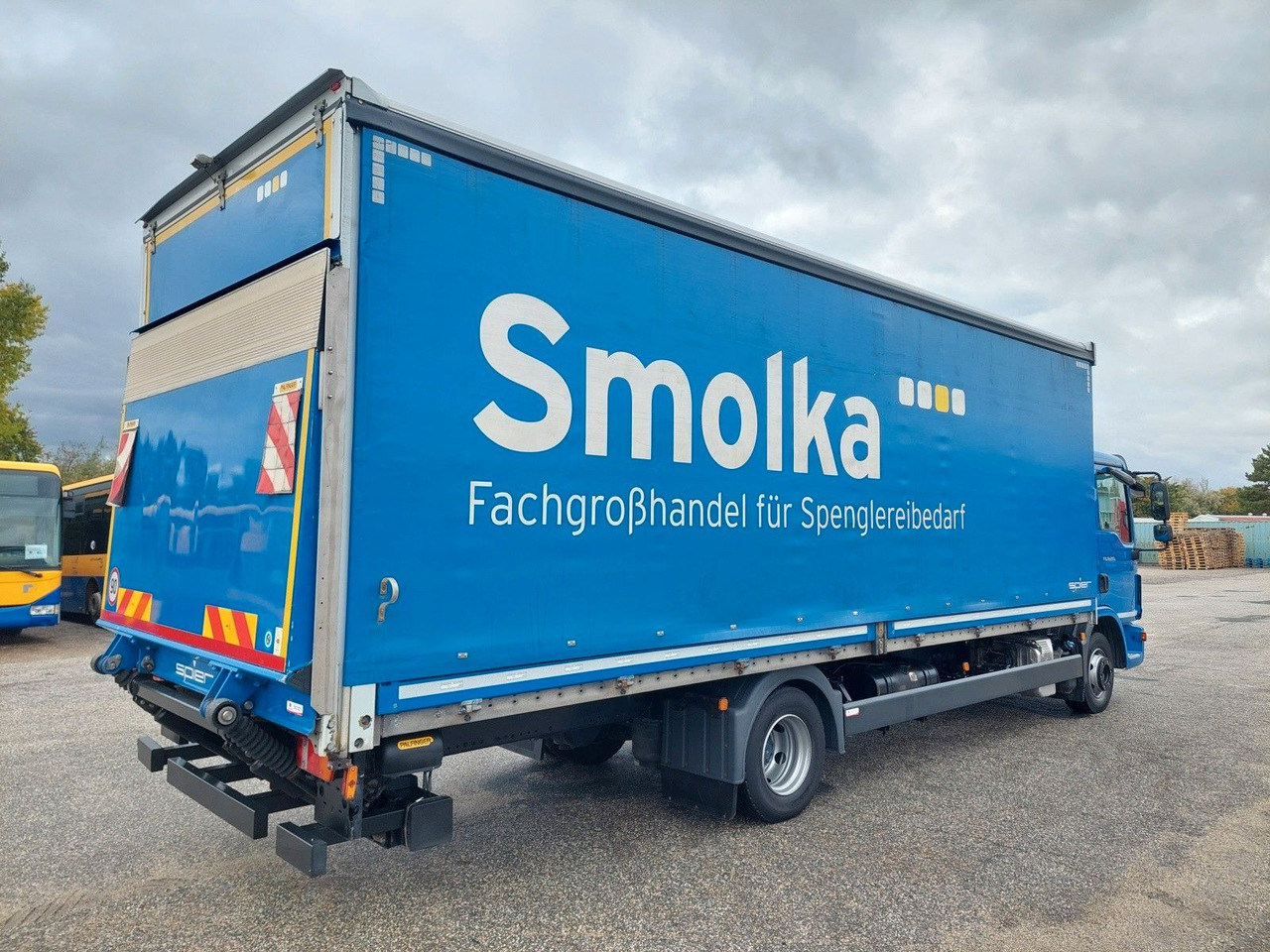 Curtainsider truck MAN TGL 12.250 BL 4x2