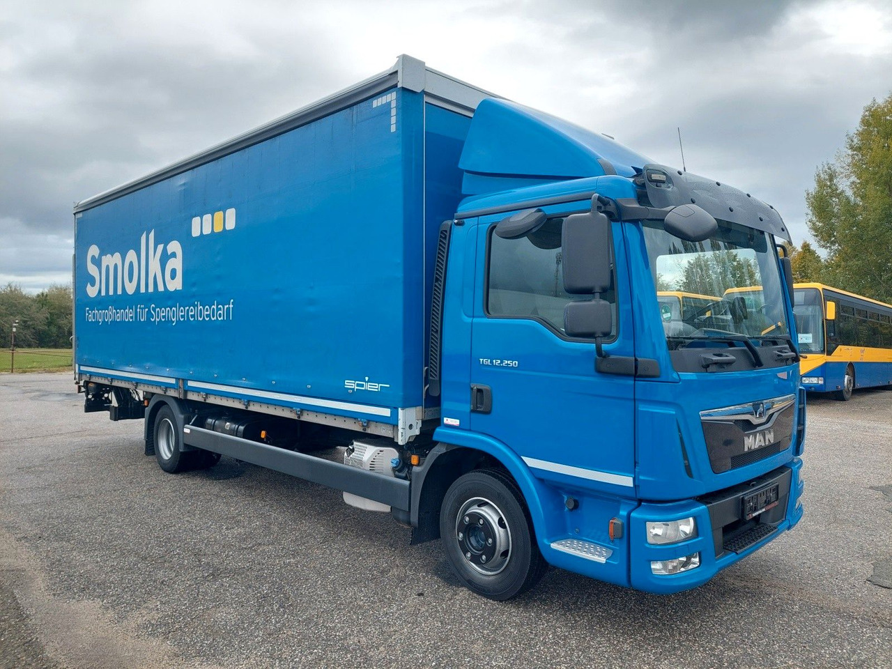 Curtainsider truck MAN TGL 12.250 BL 4x2