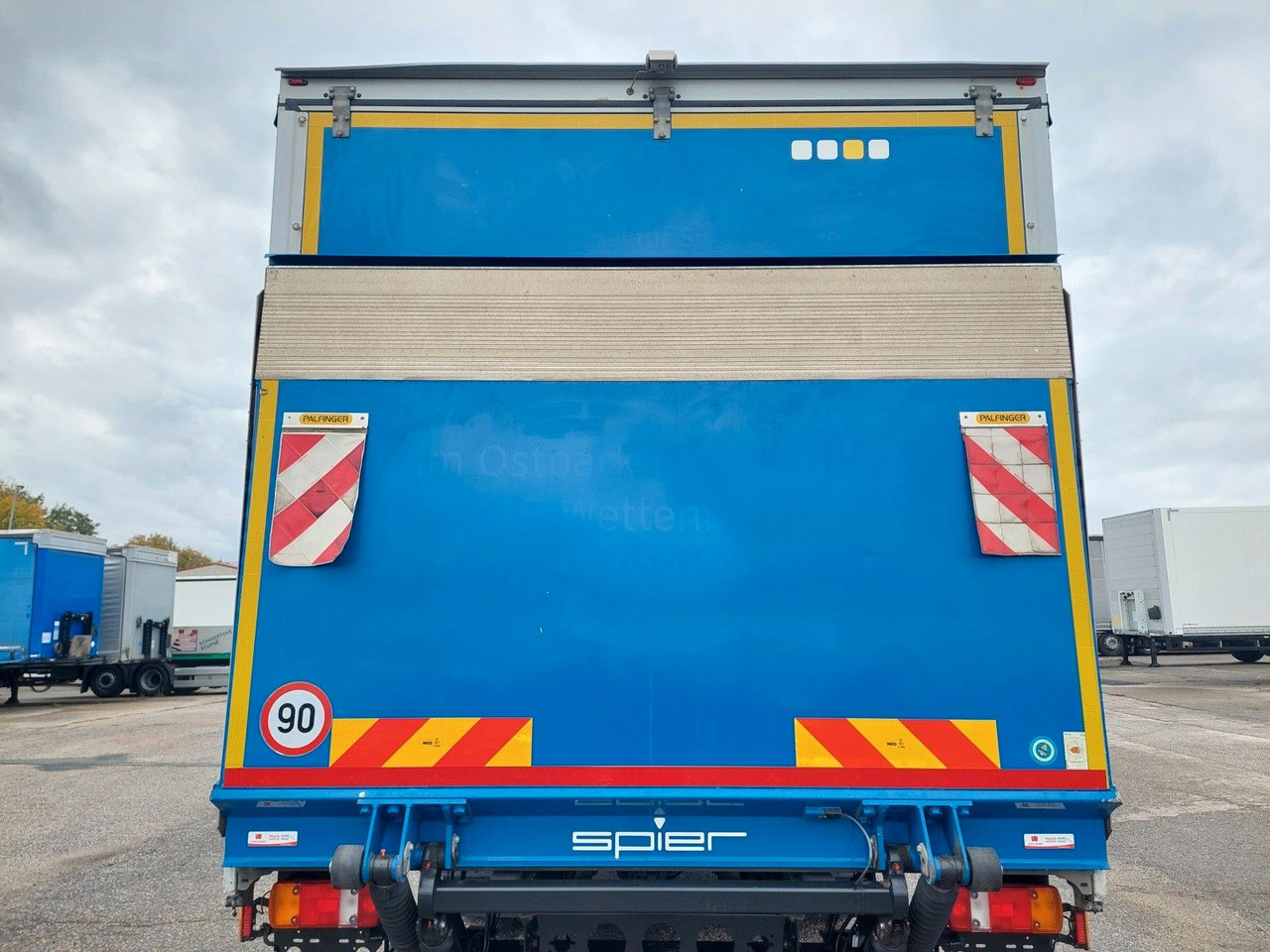 Curtainsider truck MAN TGL 12.250 BL 4x2