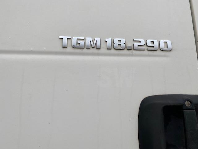 Curtainsider truck MAN TGM 18.290