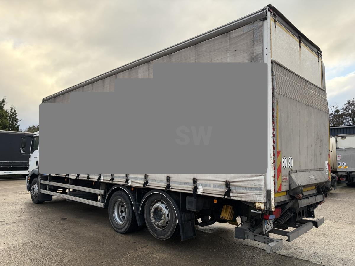 Curtainsider truck MAN TGM 26.320
