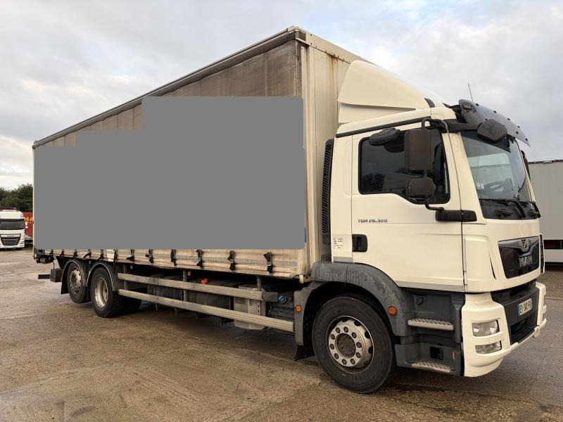 Curtainsider truck MAN TGM 26.320