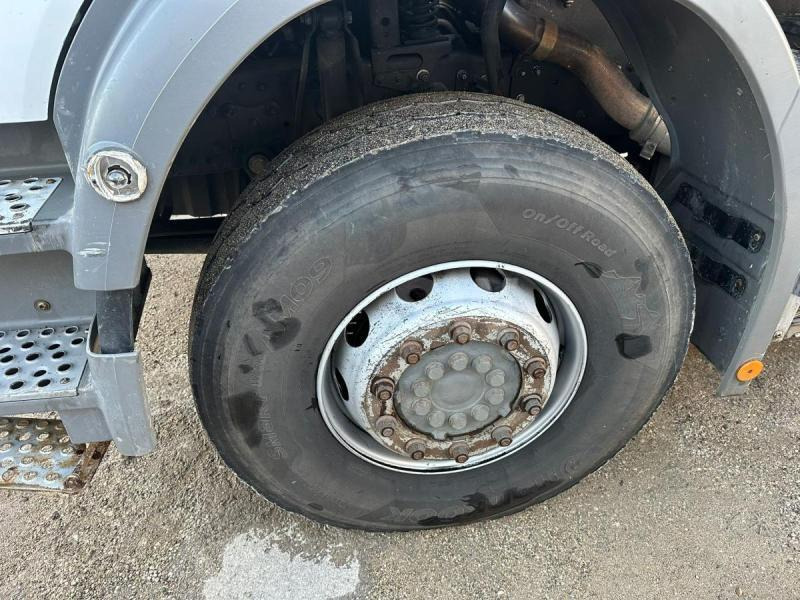 Curtainsider truck MAN TGS 18.440 SAVOYARDE